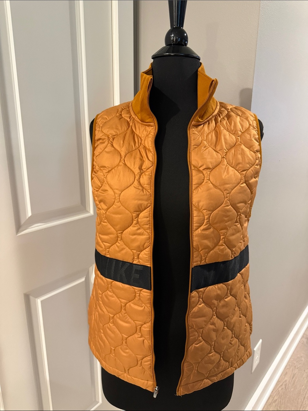 Women's Nike AeroLayer Running Vest in burnt sienna and black